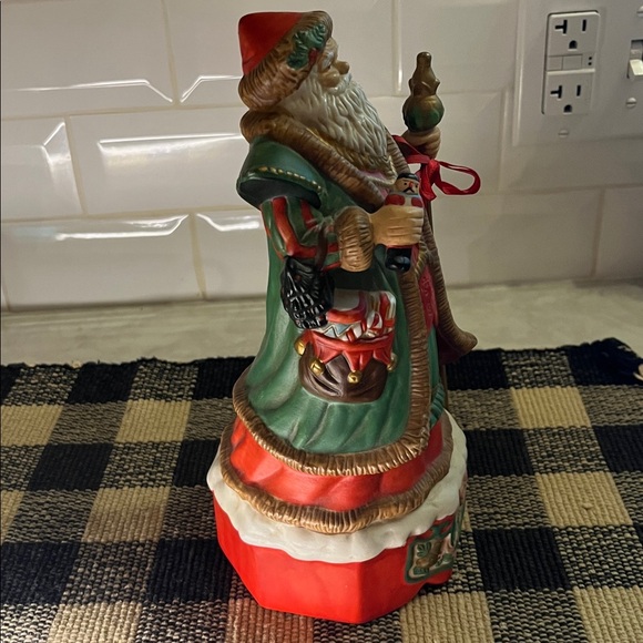 Vintage Santa musical ceramic statue with cat. Santa Claus Is Coming to Town - Picture 7 of 10